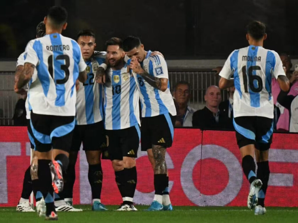 Messi cetak tiga gol saat Argentina menang telak atas Bolivia