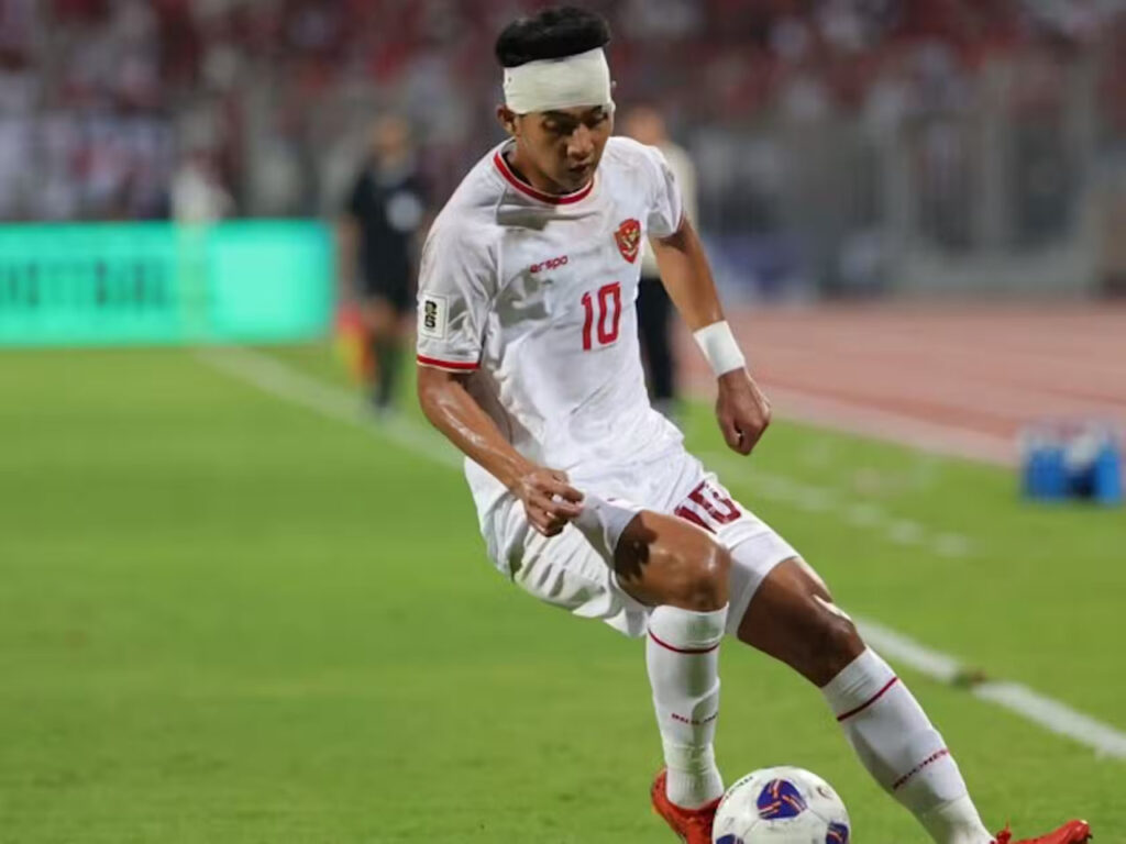 Malik Risaldi melakukan debutnya bersama Timnas Indonesia saat bertandang ke markas Bahrain pada laga Grup C Kualifikasi Piala Dunia 2026 yang berlangsung di Bahrain National Stadium, Riffa, pada Kamis (10/10/2024) malam WIB. (Dok. PSSI)