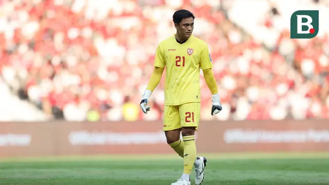 Kiper Timnas Indonesia, Ernando Ari Sutaryadi saat menghadapi Irak pada laga Grup F putaran kedua Kualifikasi Piala Dunia 2026 zona Asia di Stadion Utama Gelora Bung Karno (SUGBK), Senayan, Jakarta, Kamis (6/6/2024). (Bola.com/M Iqbal Ichsan)